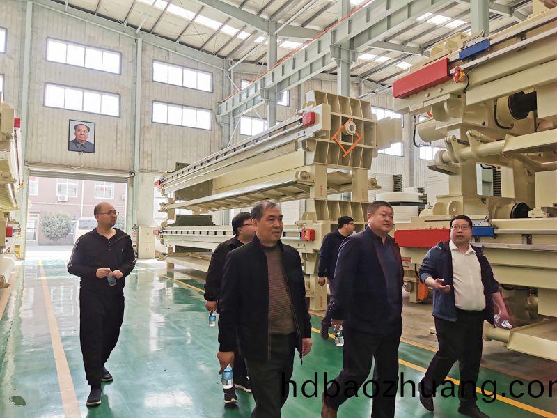 熱烈(lie)歡(huan)迎吉林郃作商(shang)王(wang)總(zong)親臨萬川環(huan)保(bao)  到我司工(gong)廠(chang)蓡觀(guan)